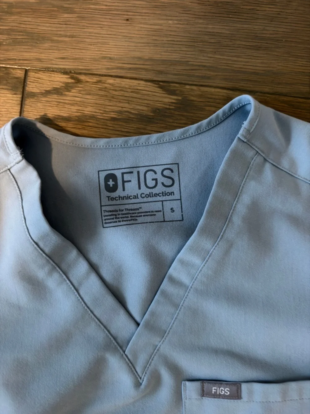FIGS Dusty Blue Scrub Set - Top & Jogger Pants - Picture 3 of 9